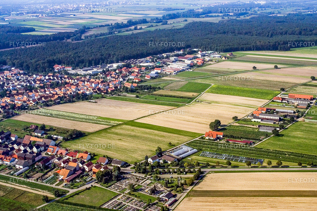Ortsansicht von Nordosten | Luftbild: Ortsansicht von Nordosten in Hatzenbühl im Bundesland Rheinland-Pfalz in Deutschland. Foto: IMG_3733.jpg vom 07.09.2006 durch Werner Riehm/FLY-FOTO.de - Realisiert mit Pictrs.com
