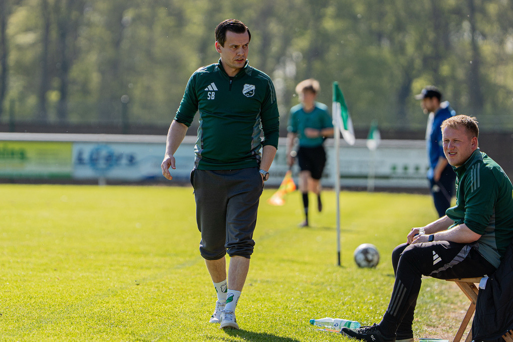 Fußball I Herren I Saison 2025-2026 I Bezirksliga Weser-Ems 4 I 29. Spieltag I TuS Lutten - SV Holdorf I 12557 | jns.sportfotos - Realisiert mit Pictrs.com