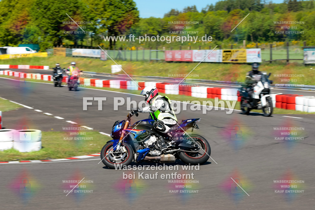 Moto-TeamOBK-21734 | Hier findet Ihr Bilder von Touristenfahrten auf der Nürburgring Nordschleife oder von anderen Veranstaltungen die ich besucht habe. Viel Spass beim Durch Schauen 