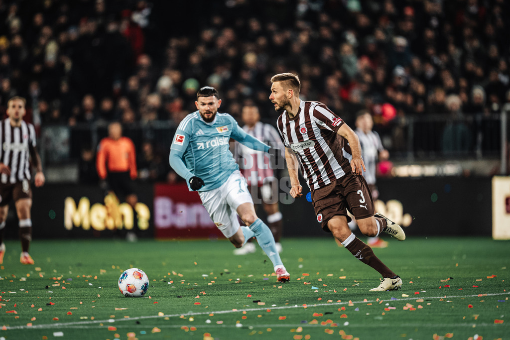 Fußball | Männer | Saison 2025/2026  | Fußball-Bundesliga | 11. Spieltag | FC St. Pauli vs. 1. FC Union Berlin | 23.11.2025 | Karol Mets (#3, FC St. Pauli) am Ball