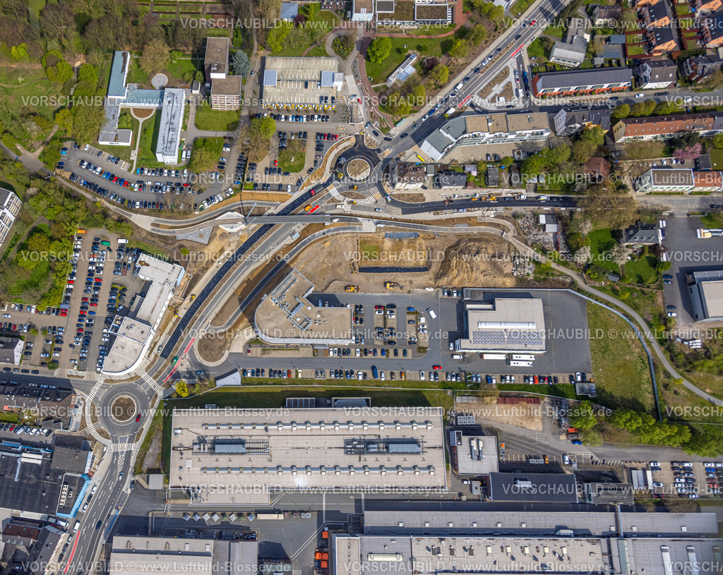 Witten230402414 | Luftbild, Pferdebachstraße Baustelle mit Sanierung, neuer Kreisverkehr, Rheinischer Esel Radwegbrücke, Ärztehaus Pferdebachstraße, Sonnenschein, Witten, Ruhrgebiet, Nordrhein-Westfalen, Deutschland