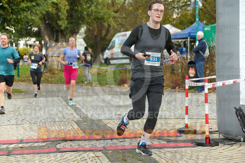 241020_1009_EX1_7875 | Sportfotografie im Rhein-Sieg Kreis, Köln, Bonn, NRW, Rheinland Pfalz, Hessen, etc. Unser Tätigkeitsfeld umfasst den Laufsport vom Volkslauf über den Marathon, Duathlon, Triathon bis zum Ultralauf wie Kölnpfad Ultra oder Schindertrail.