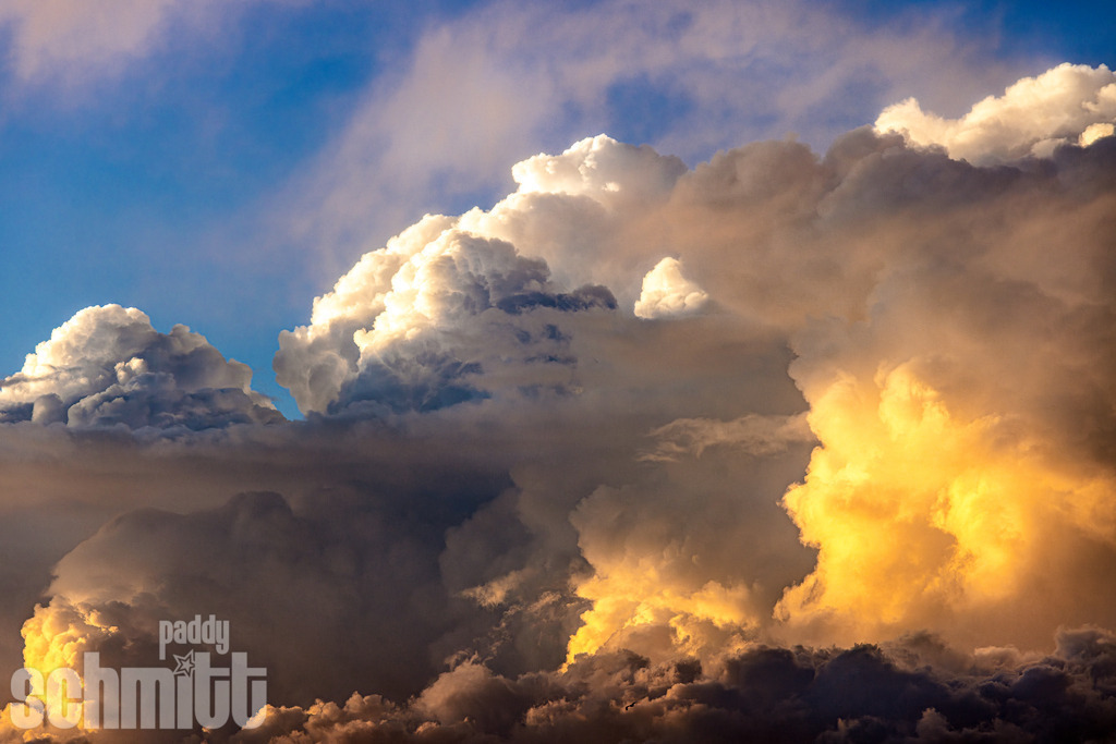 PS-Wolken-2026-33 | Entdecke die größte Bildgalerie der Region mit Fotografien aus dem Allgäu, der Bodenseeregion, Oberschwaben, dem Donautal und der Schwäbischen Alb. Landschaften, Luftaufnahmen und Reisefotografie als Wandbild und Fotokunst. - Realisiert mit Pictrs.com