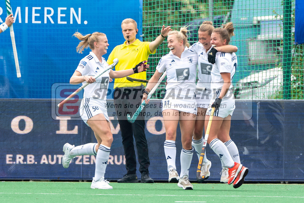 Final4_20240519-1137-0035 | Bonn, Deutschland, 19.05.2024: Selin Oruz (Duesseldorfer HC), Lilly Soffelsma (Duesseldorfer HC), Mabel Brands (Duesseldorfer HC), Sara Strauss (Duesseldorfer HC) in Aktion waehrend des Spiels der Deutsche Feldhockey-Meisterschaften 2024 zwischen Final 4 Damen Finale Düsseldorfer HC - Mannheimer HC im Bonner THV am 19.05.2024 in Bonn, Deutschland. (Foto von Stephan Fehrmann)

Bonn, Germany, 19.05.2024: Selin Oruz (Duesseldorfer HC), Lilly Soffelsma (Duesseldorfer HC), Mabel Brands (Duesseldorfer HC), Sara Strauss (Duesseldorfer HC) in action during the game of Deutsche Feldhockey-Meisterschaften 2024 between Final 4 Damen Finale Düsseldorfer HC - Mannheimer HC in Bonner THV at 19.05.2024 in Bonn, Deutschland. (Foto from Stephan Fehrmann)