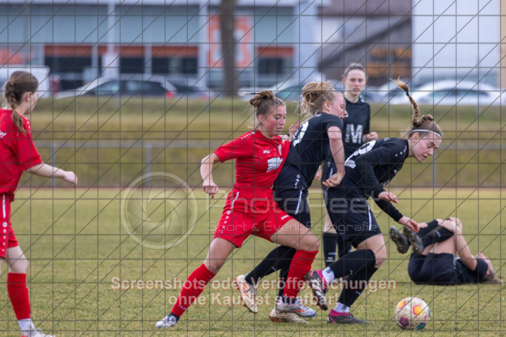20250223_140223_0420 | Lucy Gruber (1.FC Donzdorf #22),1.FC Donzdorf (rot) vs. TSV Tettnang (schwarz), Fussball, Frauen-WFV-Pokal Achtelfinale, Saison 2024/2025, Rasenplatz Lautertal Stadion, Süßener Straße 16, 73072 Donzdorf, 23.02.2025 - 13:00 Uhr,Foto: PhotoPeet-Sportfotografie/Peter Harich