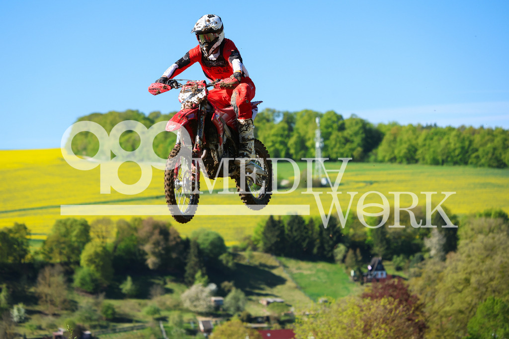 5E6A5484 | 989 MEDIAWORK