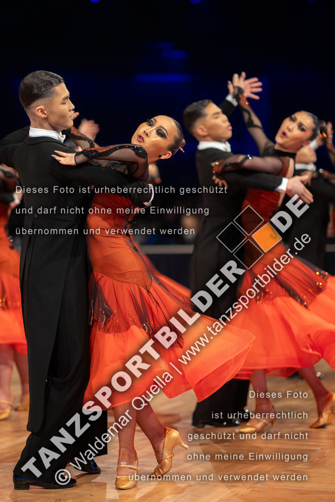 20251206-02422 | Hier finden Sie Tanz Bilder vom Latein und Standard Formationen tanzen. Sportbilder vom Tanzsport. Schöne Fotos und von Weltmeisterschaft, Europameisterschaft, Bundesliga, Regionalliga, Oberliga und Landesliga sowie von GOC Stuttgart, DanceComp, WM Bremen
