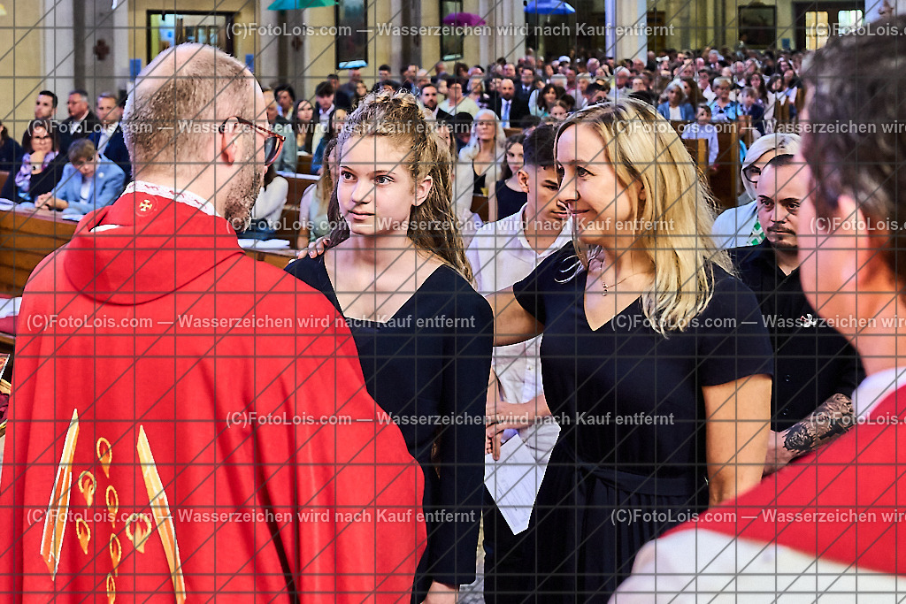 ALP1183_PfarrFirmung Wieselburg_Firmvorgang | (C)FotoLois.com, Alois Spandl, Firmung in der Pfarrkirche Wieselburg mit Generalvikar Dr. Christoph Weiss, Dechant Pfarrer Daniel Kostrzycki und Monignore Franz Dammerer, Sa 15. Juni 2024.