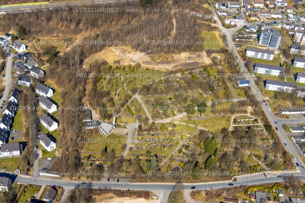 Meschede250305017 | Luftbild, Nordfriedhof Gräberfeld, Meschede-Stadt, Meschede, Sauerland, Nordrhein-Westfalen, Deutschland