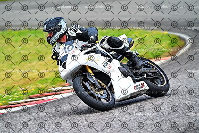 25bt02-0308 | markuskiefer.com - Realisiert mit Pictrs.com
