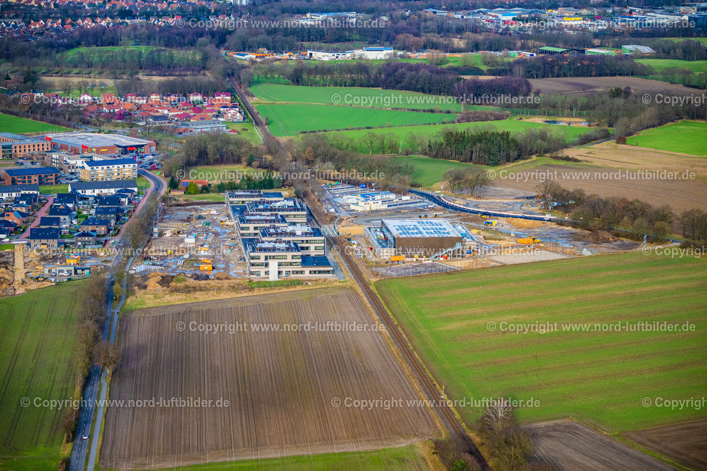 Stade_Riensförde_Bildungscampus_Baustelle_ELS_5404040223 | STADE 04.02.2023 Baustelle zum Neubau des Gebäudekomplexes des Weiterbildungs- und Bildungszentrums im Ortsteil Riensförde in Stade Riensförde im Bundesland Niedersachsen, Deutschland. Weiterführende Informationen bei: Claudia Blaurock  Landschaftsarchitektur,  GOLDBECK GmbH,  PD - Berater der öffentlichen Hand GmbH,  gmp International GmbH. // Construction site for the new building complex of the education and training center in the district Riensfoerde in Stade in the state Lower Saxony, Germany. Further information at: Claudia Blaurock  Landschaftsarchitektur,  GOLDBECK GmbH,  PD - Berater der oeffentlichen Hand GmbH,  gmp International GmbH. Foto: Martin Elsen