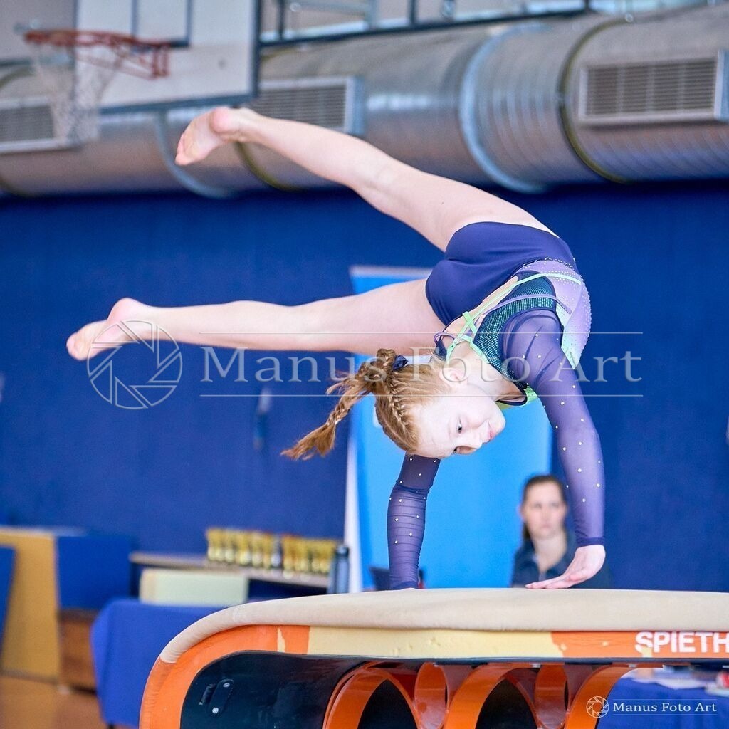 2024-04-30-1-1-C-DSC00456 | Professionelle Sportfotografie in Hamburg, Schleswig-Holstein und Niedersachsen – spezialisiert auf Rhönrad, Geräteturnen, Leistungsturnen und rhythmische Sportgymnastik. Bundesweite Begleitung von Rhönrad-Events. Jetzt Sport-Fotos - Realisiert mit Pictrs.com