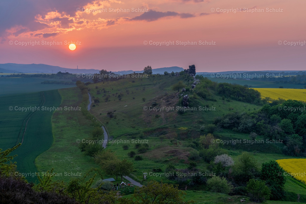 Teufelsmauer im Harz | Deutschland, Sachsen-Anhalt, Weddersleben, Sonnenuntergang an der Teufelsmauer im Harz - Realisiert mit Pictrs.com