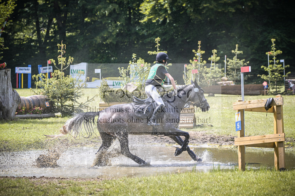 DOS_9630 | Entdecke hochwertige Reitturnierfotos von Foto Oger. Professionell, emotional und authentisch – jetzt Lieblingsmomente im Shop bestellen. - Realisiert mit Pictrs.com