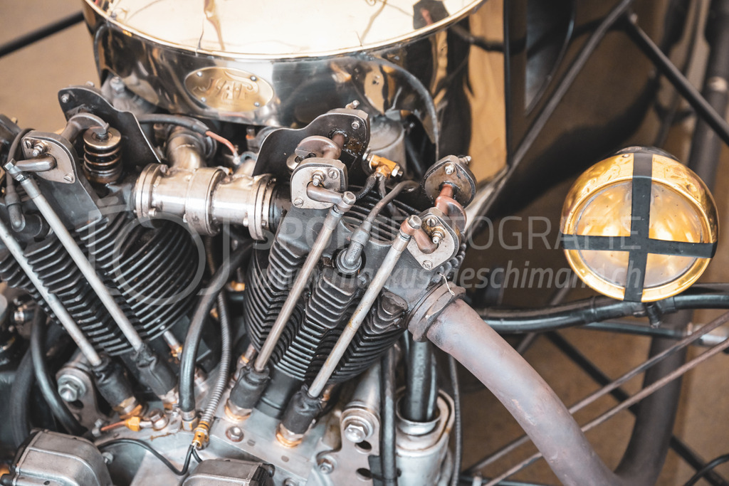 21. Arosa ClassicCar 2025 - 5. September 2025 | Motor des Morgan Super Aero aus dem Jahre 1929 mit Startnummer 513 von Sue Darbyshire aus Shipston on Stour (GBR) am Arosa ClassicCar 2025 in der Kategorie Competition..@arosaclassiccar, @arosa.official, #arosaclassiccar, #arosa, #76curves, #classiccarBild: Sportfotografie Markus Aeschimann | www.markus-aeschimann.ch - Realisiert mit Pictrs.com