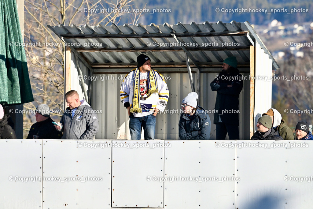 EC Tigers Paternion vs. EC FELD AM SEE/DSG LEDENITZEN | EC Paternion Fans, EC Tigers Paternion vs. EC FELD AM SEE/DSG LEDENITZEN, EC Tigers Paternion vs. EC FELD AM SEE/DSG LEDENITZEN am 04.01.2026 in Paternion (Eislaufplatz Paternion), Austria, (Photo by Bernd Stefan)