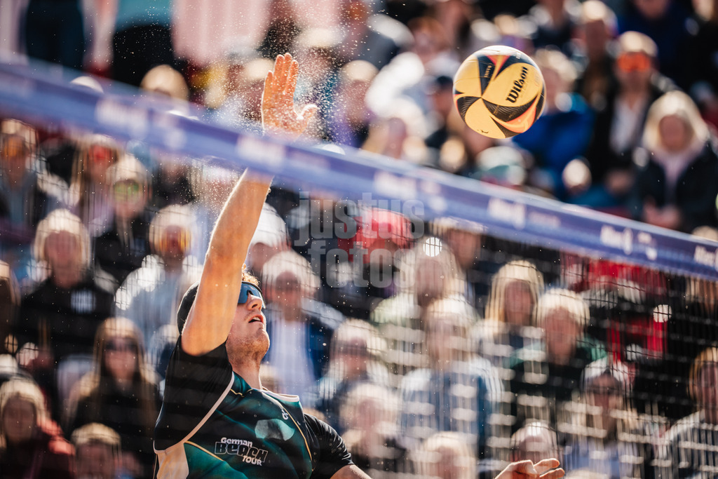 Beachvolleyball | Männer | Allianz German Beach Tour 2025 | Tourstop Berlin | 23.08.2025 | Max Just beim Angriff