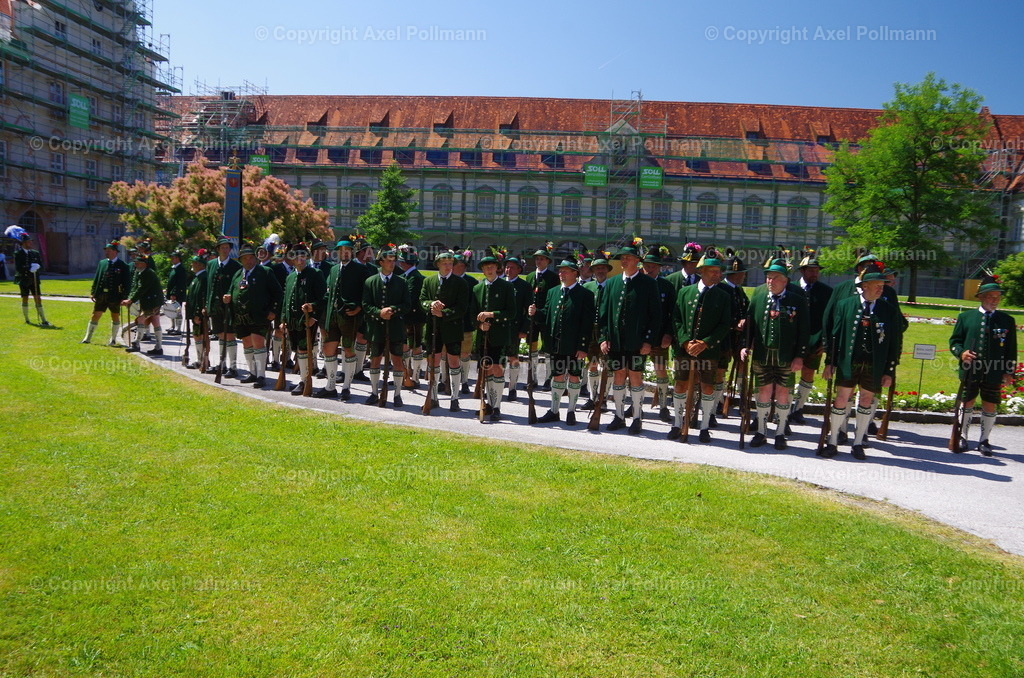 IMGP6756 | fotografiert von Axel PollmannLeonhardi Wallfahrt Benediktbeuern und Murnau, Fronleichnam, Fasching, Landschaft im Loisachtal und Benediktbeuern  - Realisiert mit Pictrs.com