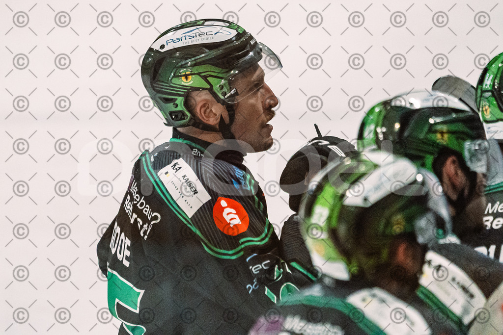Alligators_vs_Erding_12_12_2025-071 | Höchstadt Alligators Fotogalerie: Eishockey-Action aus Franken. Professionelle Spielfotos, Portraits & Stadionbilder zum Download. Jetzt entdecken! - Realisiert mit Pictrs.com