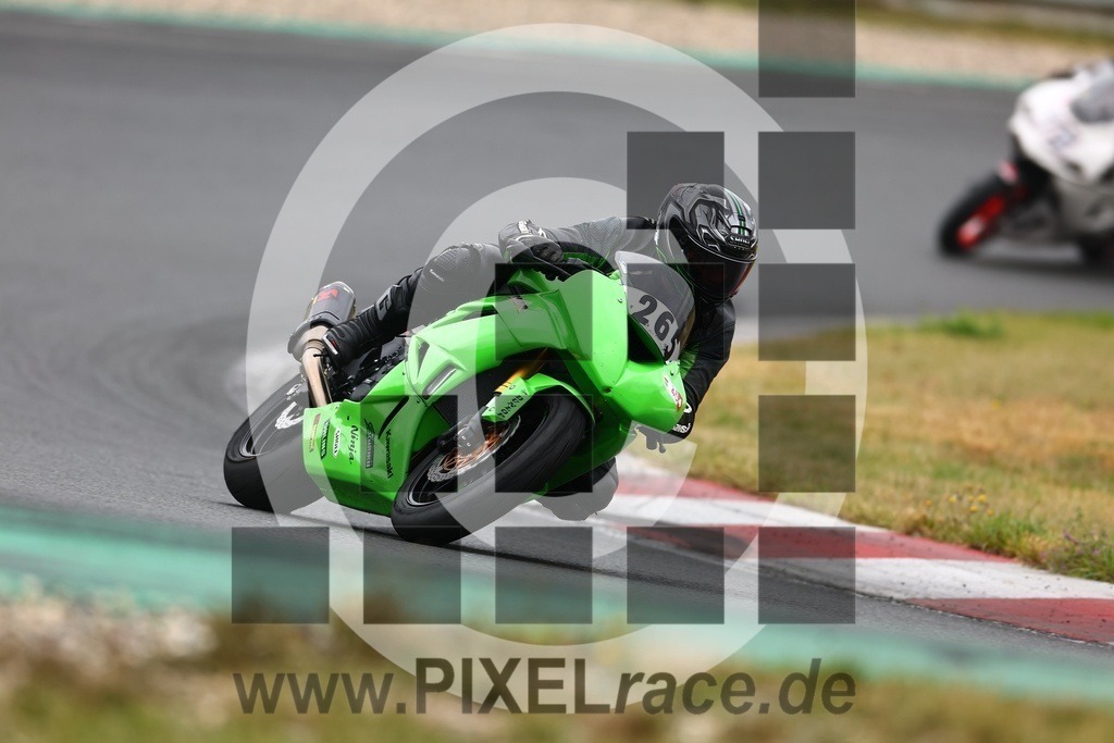 0265-20240917_04902 | Schöne Erinnerungen an spannende Momente - das festzuhalten ist unser Job. PIXELrace.de ist seit 2003 auf den Rennstrecken Europas unterwegs um die Action draußen beim Fahren und die wunderbare Stimmung imm Fahrerlager für euch einzufangen.