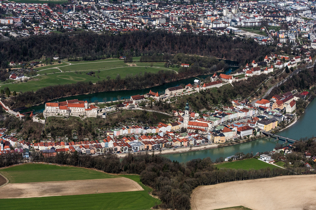 dr__0010468.jpg | BURGHAUSEN 28.03.2017 Altstadtbereich und Innenstadtzentrum Burghausen  in Burghausen im Bundesland Bayern, Deutschland. // Old Town area and city center Burghausen  in Burghausen in the state Bavaria, Germany. Foto: Daniel Reiter