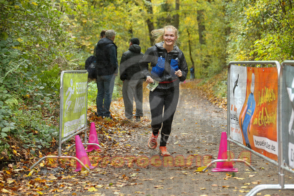 251026_1346_EX1_3945 | Sportfotografie im Rhein-Sieg Kreis, Köln, Bonn, NRW, Rheinland Pfalz, Hessen, etc. Unser Tätigkeitsfeld umfasst den Laufsport vom Volkslauf über den Marathon, Duathlon, Triathon bis zum Ultralauf wie Kölnpfad Ultra oder Schindertrail.