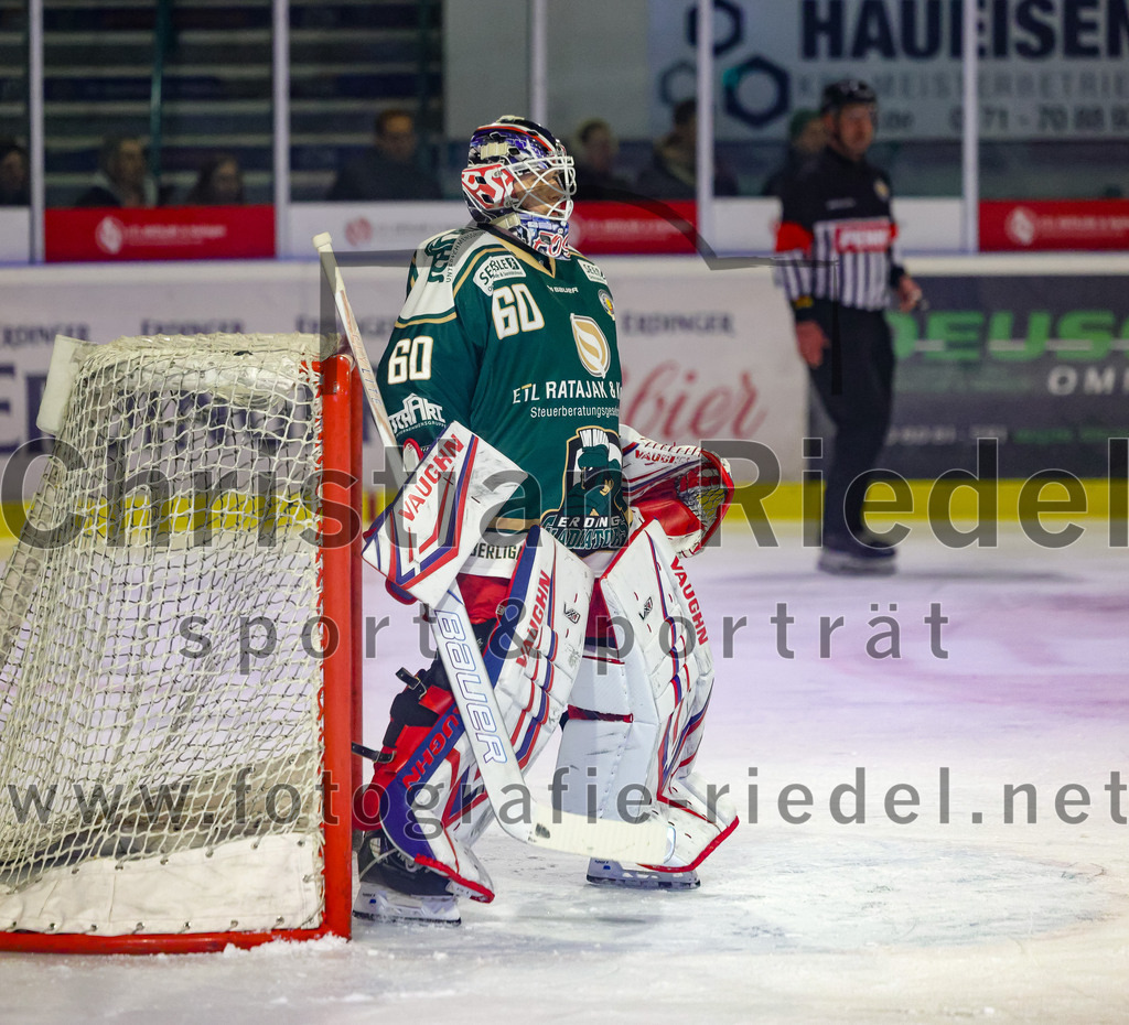 2026-02-27_071_TSV_Erding_gegen_EV_Fuessen | Erding, Deutschland, 27.02.2026:Eishockey, Oberliga Süd 2025 / 2026, 51. Spieltag, TSV Erding gegen EV Füssen, Endergebnis: 2:4Torwart Raphael Fössinger (Erding Gladiators, #60)Foto: Christian Riedel / fotografie-riedel.net