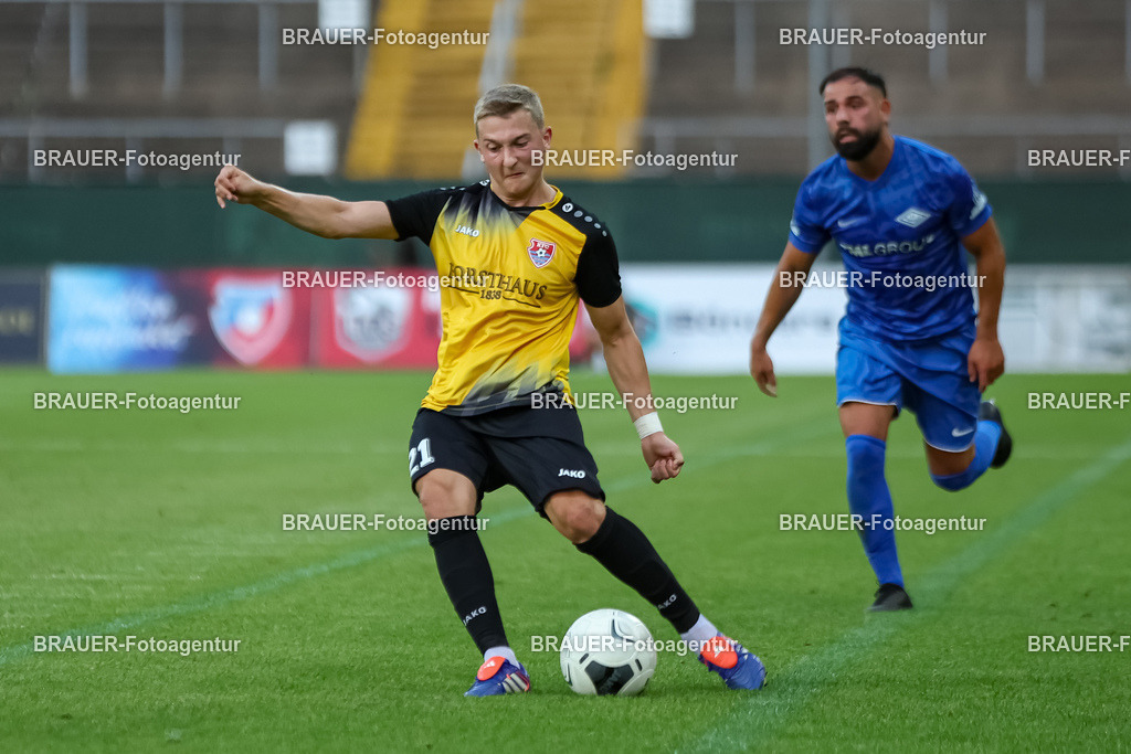SB_KFCBAU_20250815_4234.JPG -  - KFC Uerdingen - SF Baumberg - Oberliga Niederrhein | Krefeld, Deutschland, 15.08.25: Jan Bachmann (KFC Uerdingen) in Aktion, am Ball, Einzelaktion während des Oberliga Niederrhein Spiels zwischen KFC Uerdingen - SF Baumberg in der Grotenburg Stadion am 15. August 2025 in Krefeld, Deutschland. (Foto von Stefan Brauer/Brauer-Fotoagentur)