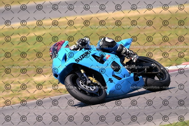 26bt04-2223 | markuskiefer.com - Realisiert mit Pictrs.com