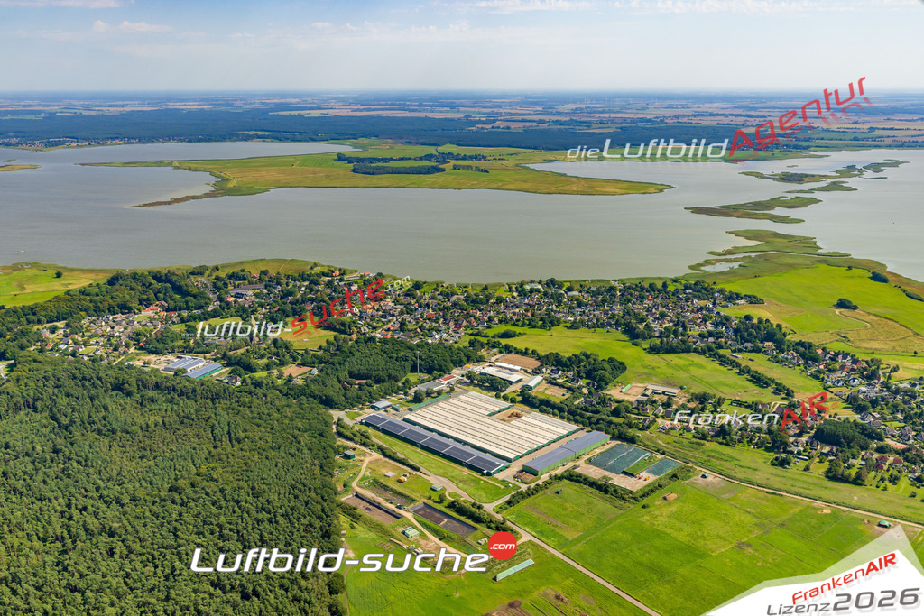 Luftaufnahme Bodden Born a. Darß - Die Luftaufnahme wurde 2025 vom UL-Flugzeug heraus erstellt ( ohne Drohne ) - Hochauflösende Luftaufnahme - für professionelle Ausdrucke geeignet. Die Geschenkidee !Mit Lizenz und Bildrechte bestellbar