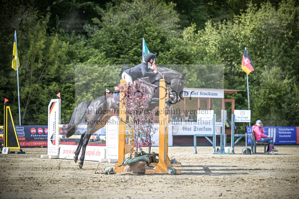 DOS_4417 | Entdecke hochwertige Reitturnierfotos von Foto Oger. Professionell, emotional und authentisch – jetzt Lieblingsmomente im Shop bestellen. - Realisiert mit Pictrs.com