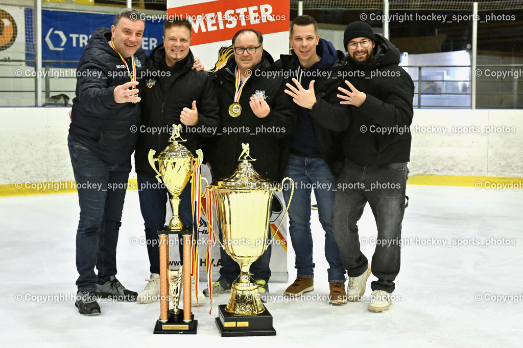 ESC Sparkasse Steindorf Meister 2025/26 | Kärntner Eishockeyverband Präsident Michael Herzog Löschnig, Headcoach ESC Steindorf Mayer Michael, Asisstencoach ESC Steindorf Gasser Daniel, Sportlicher Leiter ESC Steindorf Armin Ratz, Sektionsleiter ESC Steindorf Hans Tschernutter, ESC Sparkasse Steindorf Meister 2025/26, ESC Sparkasse Steindorf Meister 2025/26 am 08.03.2026 in Althofen (Stadthalle Althofen), Austria, (Photo by Bernd Stefan)