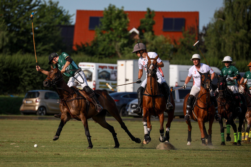 3_FreiluftmanufakturVsLandRover_200525_003 | Bildergalerie von Sport-Ereignissen aber auch von weiteren spannenden Dingen - nicht nur vom Niederrhein. In Anlehnung an den bekannten Spruch von Hanns Dieter Hüsch heißt das Motto: "Niederrhein ist überall".  - Realisiert mit Pictrs.com