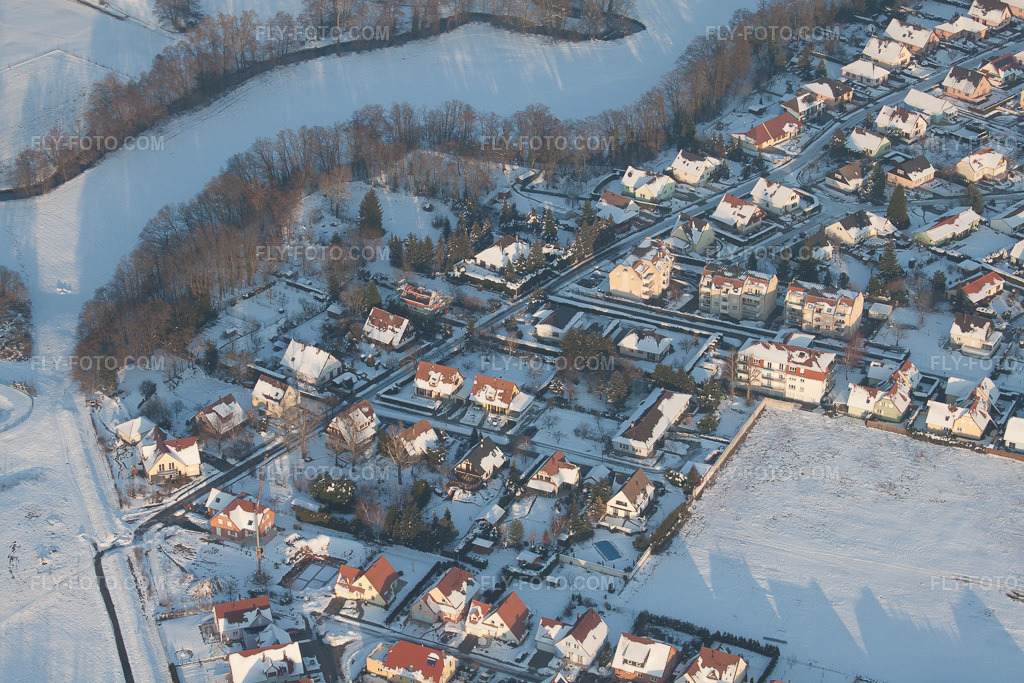 Aerial view: View of the town in Lauterbourg in the state Bas-Rhin, France. – Photo: IMG_36695.jpg taken on 01/05/2011 by Werner Riehm/FLY-FOTO.com – Resolution of the original: 4752 x 3168 px