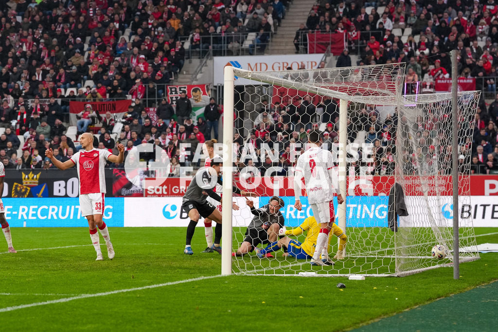GER Rot-Weiss Essen vs. SSV Ulm, Fussball, 3. Liga, Spieltag 19, Saison 2025/2026, 20.12.2025 | GER Rot-Weiss Essen vs. SSV Ulm, Fussball, 3. Liga, Spieltag 19, Saison 2025/2026, 20.12.2025Foto: Fabian Friese - Realisiert mit Pictrs.com