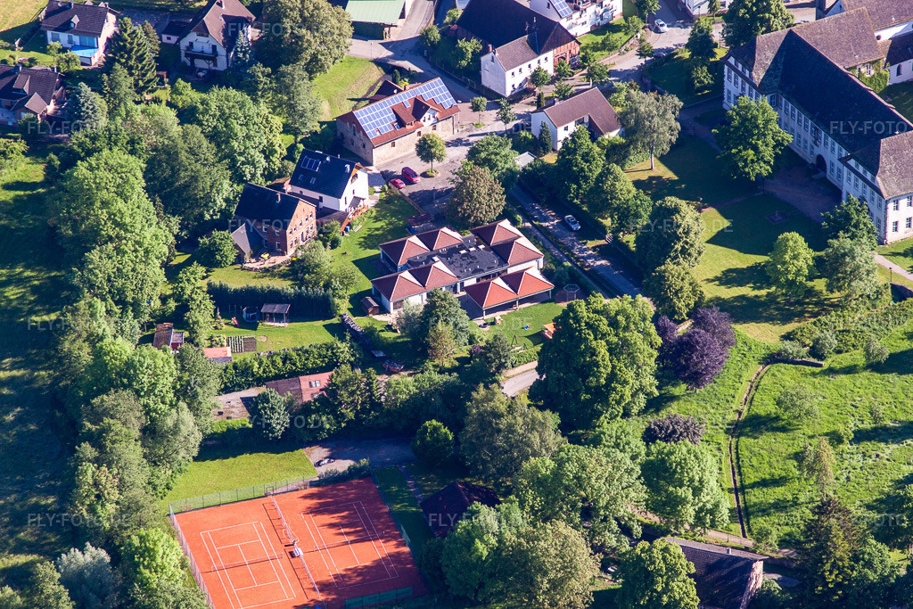 Luftbild: KiTa St. Johannes im Ortsteil Brenkhausen in Höxter im Bundesland Nordrhein-Westfalen in Deutschland. Foto: IMG_65720.jpg vom 25.05.2014 durch Werner Riehm/FLY-FOTO.de