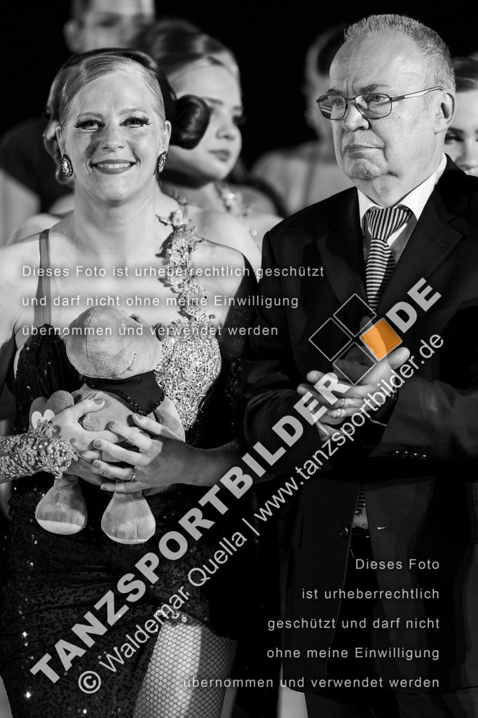 20250504-01797 | Hier finden Sie Tanz Bilder vom Latein und Standard Formationen tanzen. Sportbilder vom Tanzsport. Schöne Fotos und von Weltmeisterschaft, Europameisterschaft, Bundesliga, Regionalliga, Oberliga und Landesliga sowie von GOC Stuttgart, DanceComp, WM Bremen