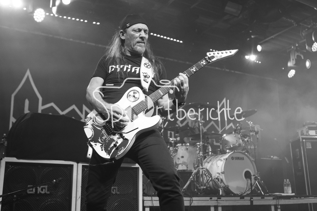 Night Of The Living Trash  | Sacred Reich Gitarrist Wiley Arnett in Aktion beim Auftritt im Backstage Werk in Muenchen