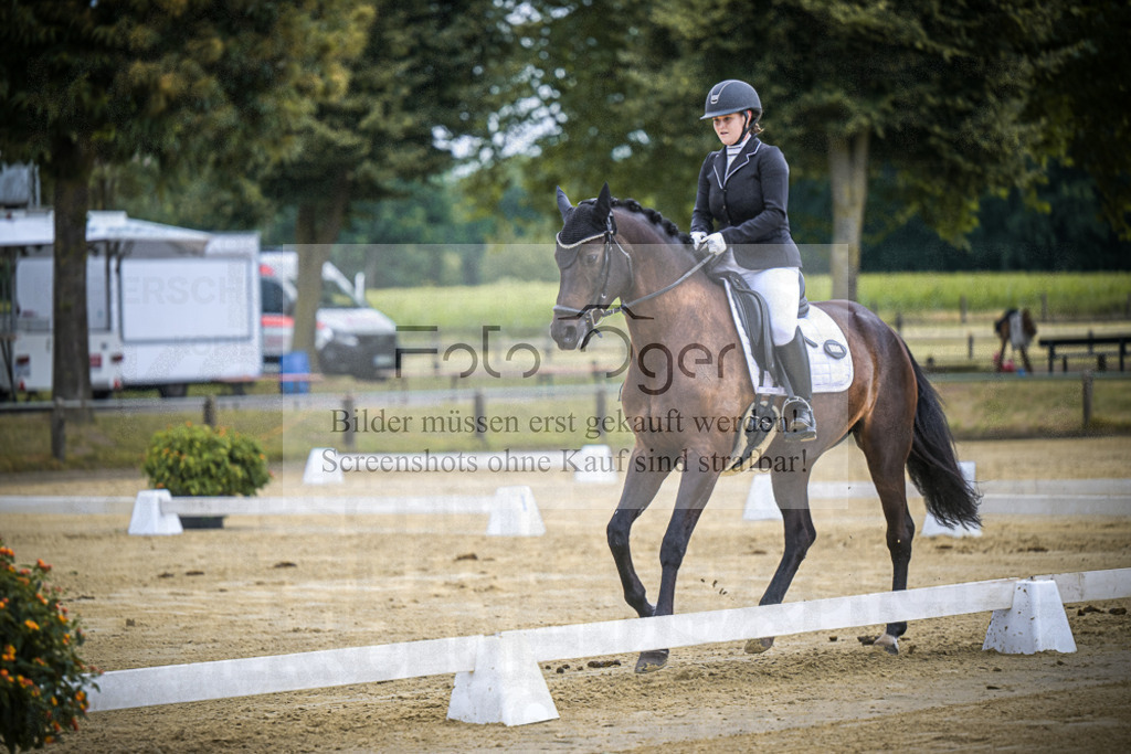 DOS_6657 | Entdecke hochwertige Reitturnierfotos von Foto Oger. Professionell, emotional und authentisch – jetzt Lieblingsmomente im Shop bestellen.Deutschlandweite Turnierfotografie. - Realisiert mit Pictrs.com
