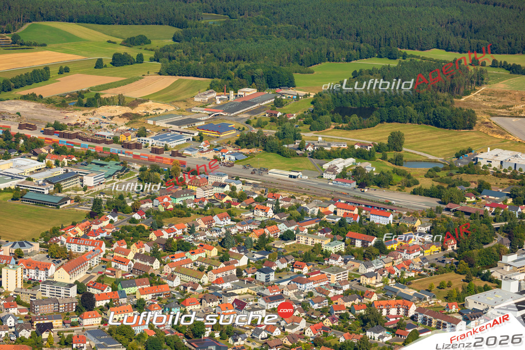 Luftaufnahme der Stadt Mitterteich - Die Luftaufnahme wurde 2025 vom UL-Flugzeug heraus erstellt ( keine Drohne ) - Hochauflösende Luftaufnahme - für professionelle Ausdrucke geeignet. Die Geschenkidee !Mit Lizenz und Bildrechte bestellbar