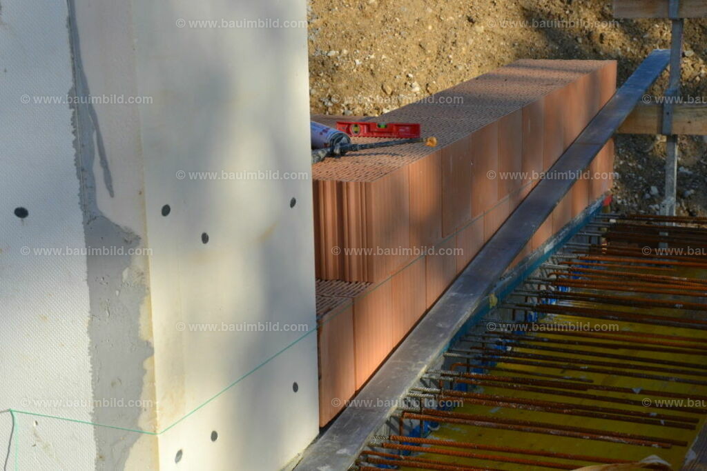 bib-lg07-mauerarbeiten-0111 | Nach LV-Leistungsgruppen sortierte Detailfotos über den Bau eines Hauses. Alle Hausbau-Bilder direkt vom Urheber und Autor der Website Haus-Selber-Bauen.com