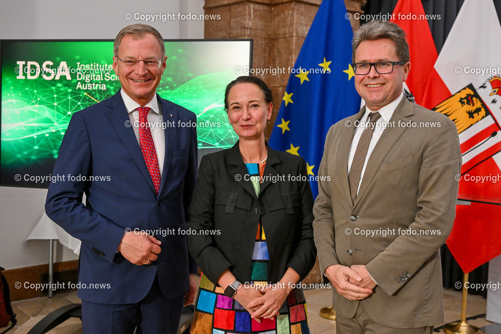Kick-off-Veranstaltung der Gruendungspraesidentin_ IDSA_ 07.07.2023-84 | 07.07.2023, Landhaus Linz AUT, Kick-off-Veranstaltung der Gruendungspraesidentin, IDSA, im Bild LH Thomas Stelzer (VP), Stefanie Lindstaedt (Gruendungspraesidentin des Institute of Digital Sciences Austria (IDSA)), BM Martin Polaschek (VP, Bildung, Wissenschaft und Forschung)