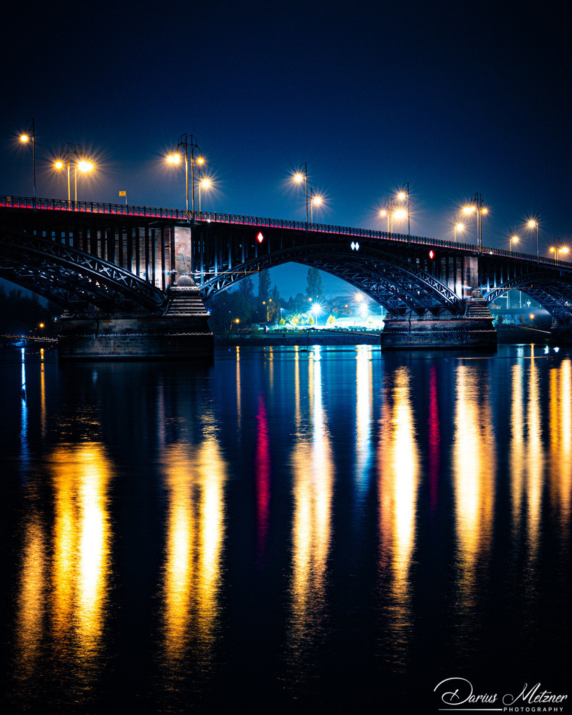 Die Theodor-Heuss-Brücke zwischen Mainz und Wiesbaden | Die Theodor-Heuss-Brücke zwischen Mainz und Wiesbaden