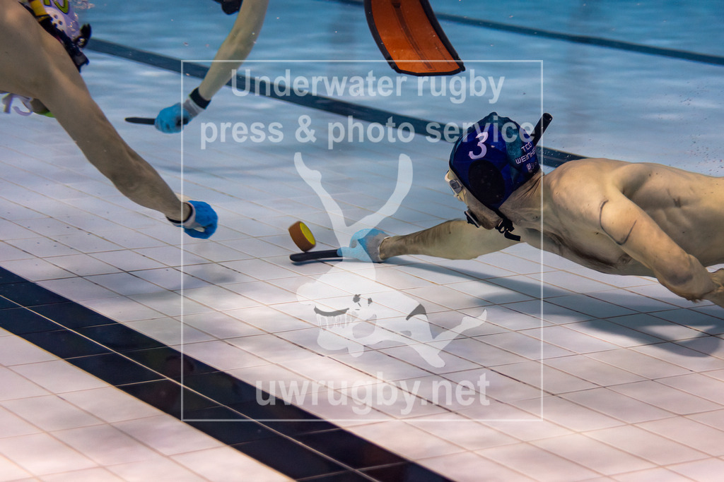Unterwasser-Hockey: Rückrunde Liga 2023/2024 - Bild 27 | Spiel um Platz 3: TCO Weinheim 1 in blau gegen TSG Frechen in weiß. - Realisiert mit Pictrs.com