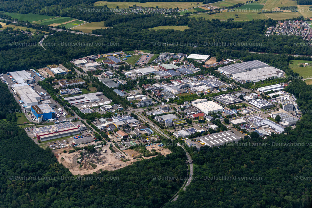 4032945 | FREIBURG IM BREISGAU 30.06.2020 Industrie- und Gewerbegebiet Hochdorf im Ortsteil Hochdorf in Freiburg im Breisgau im Bundesland Baden-Württemberg, Deutschland. // Industrial and commercial area Hochdorf in the district Hochdorf in Freiburg im Breisgau in the state Baden-Wurttemberg, Germany. Foto: Gerhard Launer