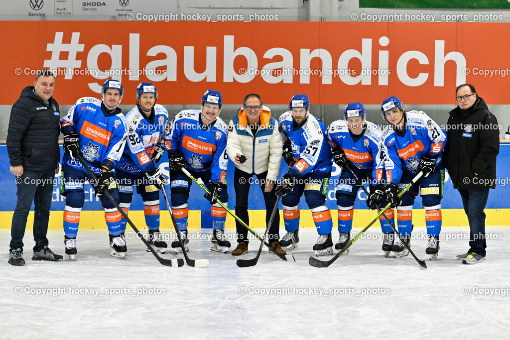 ESC Steindorf Sparkasse Feldkirchen Shooting | Hans Tschernutter Sektionsleiter ESC Steindorf, #21 WALDER PATRIK, #11 Luka Kalan, #92 RATZ PATRICK, #64 Stichauner Fabian, #57 Wilfan Franz, #46 Maurer Julian, Sportlicher Leiter ESC Steindorf Armin Rac, Gerhard Schreilechner, ESC Steindorf Sparkasse Feldkirchen Shooting, ESC Steindorf Sparkasse Feldkirchen Shooting am 24.10.2025 in Steindorf (Ossiachersee Halle), Austria, (Photo by Bernd Stefan)