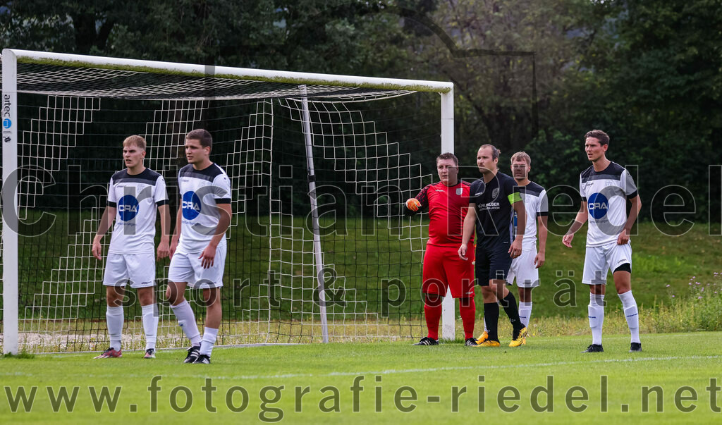 2023-09-03_023_SV_Anzing_gegen_TSV_Ottobrunn | Anzing, Deutschland, 03.09.2023:
Fußball, Kreisliga 2023 / 2024, Testspiel, 3. Spieltag, Endergebnis: 3:0

Maximilian Müller (TSV Ottobrunn, #30), Paul Schade (TSV Ottobrunn, #29), Torwart Florian Lerch (TSV Ottobrunn, #1), Peter Rauch (SV Anzing, #6), Marius Flecke (TSV Ottobrunn, #5)

Foto: Christian Riedel / fotografie-riedel.net