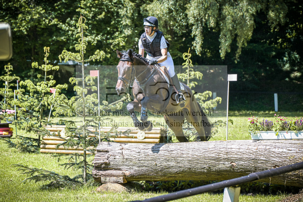 DOS_3139 | Entdecke hochwertige Reitturnierfotos von Foto Oger. Professionell, emotional und authentisch – jetzt Lieblingsmomente im Shop bestellen.Deutschlandweite Turnierfotografie. - Realisiert mit Pictrs.com