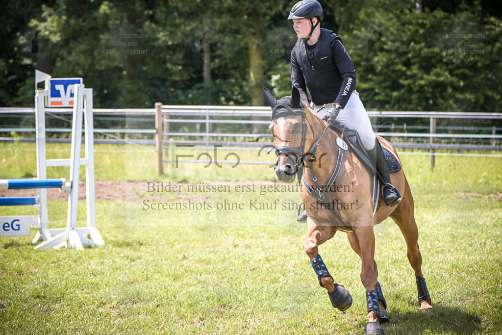 DOS_6055 | Entdecke hochwertige Reitturnierfotos von Foto Oger. Professionell, emotional und authentisch – jetzt Lieblingsmomente im Shop bestellen. - Realisiert mit Pictrs.com