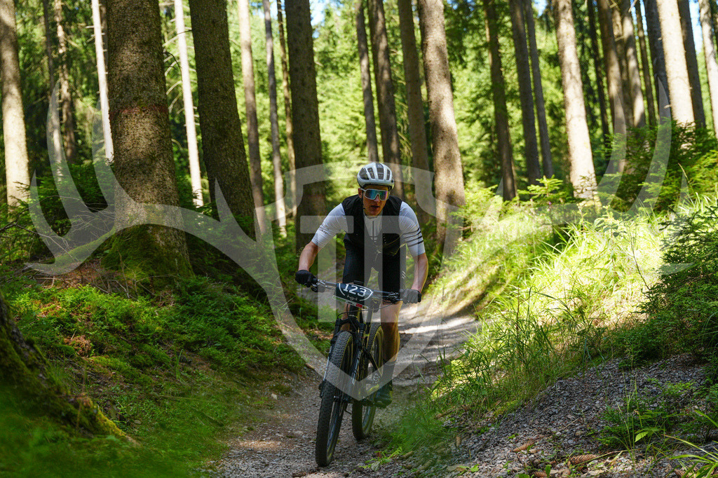 FC604053 | Fotogalerie der Treibjagd im Dunkelwald - Dein MTB Etappenrennen im Erzgebirge - Realisiert mit Pictrs.com